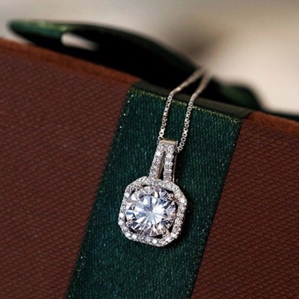 Cubic Zircon Pendant Necklace For Women - Picture 4 of 8